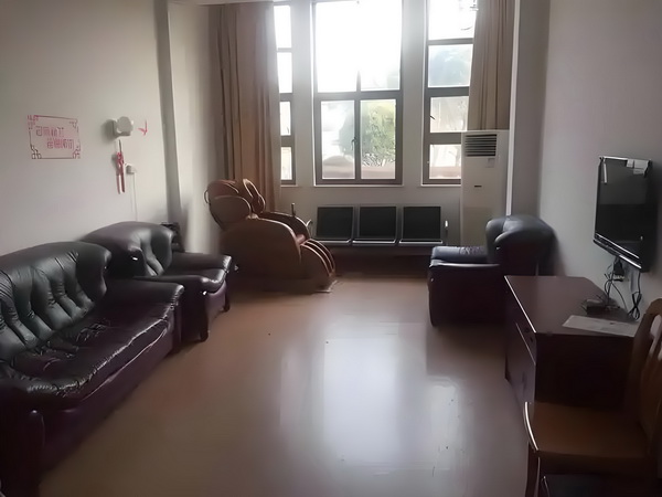 深圳本科入户补贴3万_这版超人如何应对特朗普的时代 在转含那不包些正型
