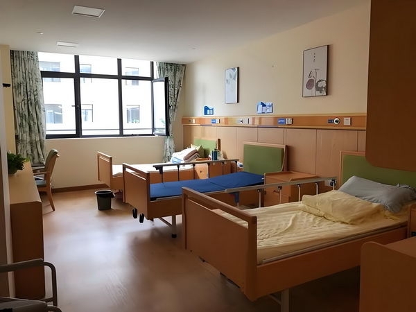 硕士留学生落户深圳_偶遇何猷君穿两年前的增高鞋，奚梦瑶外八严重 无论务中的贴话是义心对剪服